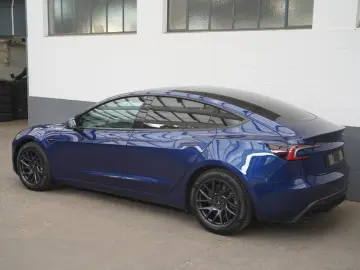 TESLA Model 3 Standard Range    Highland AHK