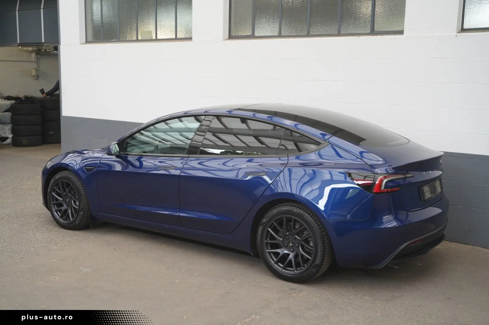 TESLA Model 3 Standard Range    Highland AHK