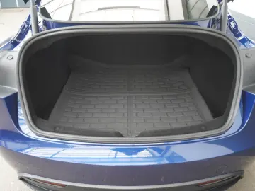TESLA Model 3 Standard Range    Highland AHK