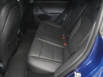 TESLA Model 3 Standard Range    Highland AHK