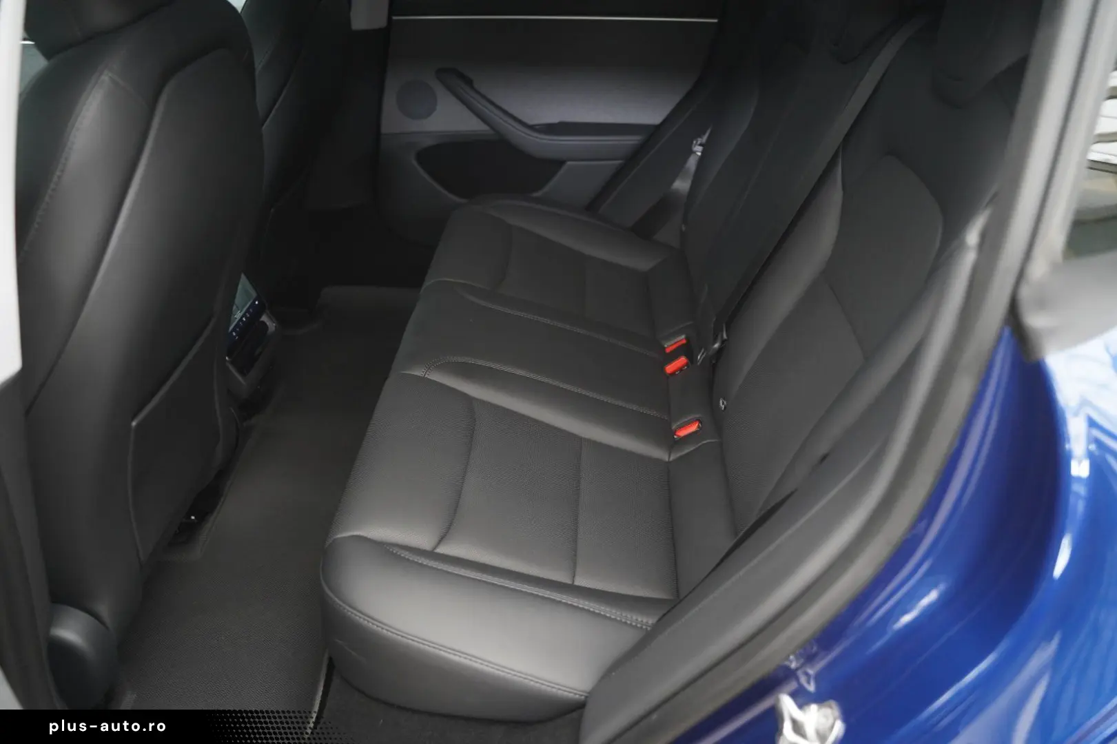 TESLA Model 3 Standard Range    Highland AHK