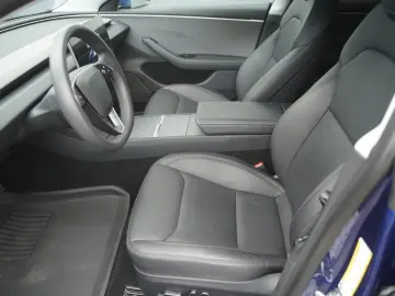 TESLA Model 3 Standard Range    Highland AHK