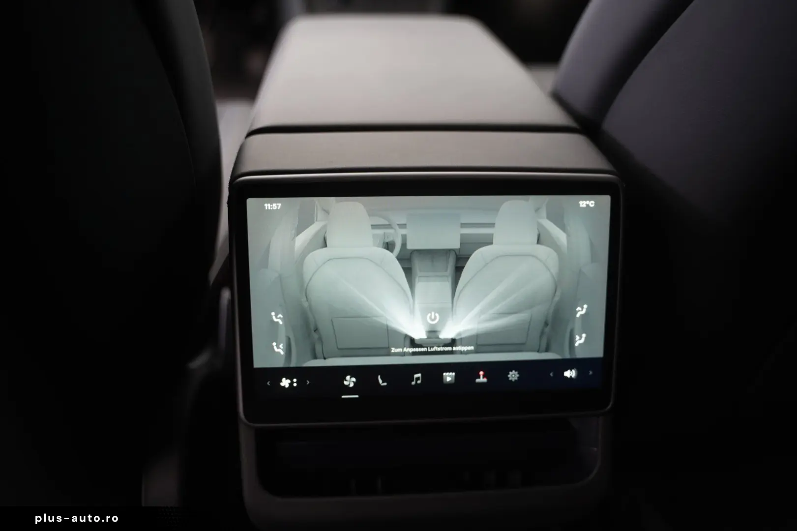 TESLA Model 3 Standard Range    Highland AHK