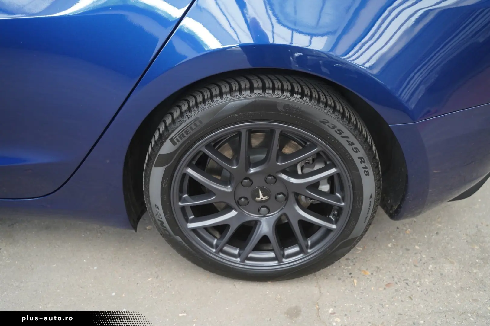 TESLA Model 3 Standard Range    Highland AHK