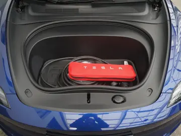 TESLA Model 3 Standard Range    Highland AHK