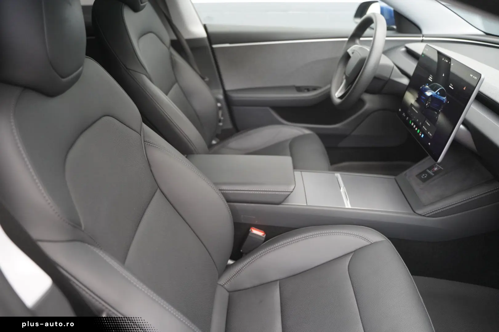 TESLA Model 3 Standard Range    Highland AHK