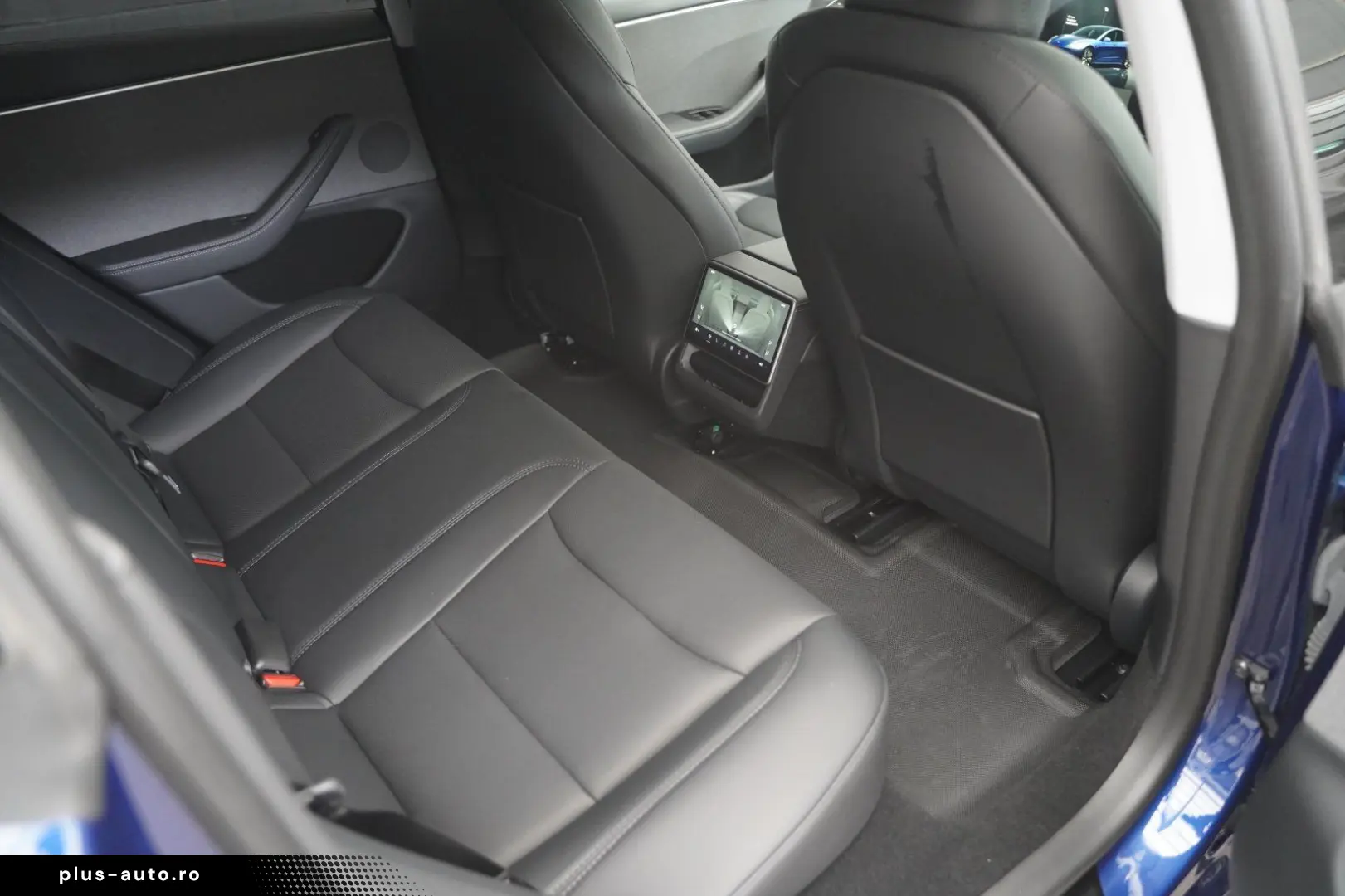 TESLA Model 3 Standard Range    Highland AHK