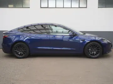 TESLA Model 3 Standard Range    Highland AHK