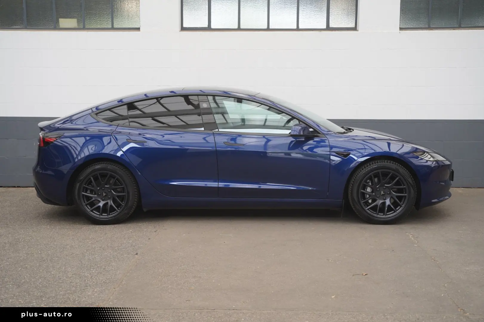 TESLA Model 3 Standard Range    Highland AHK