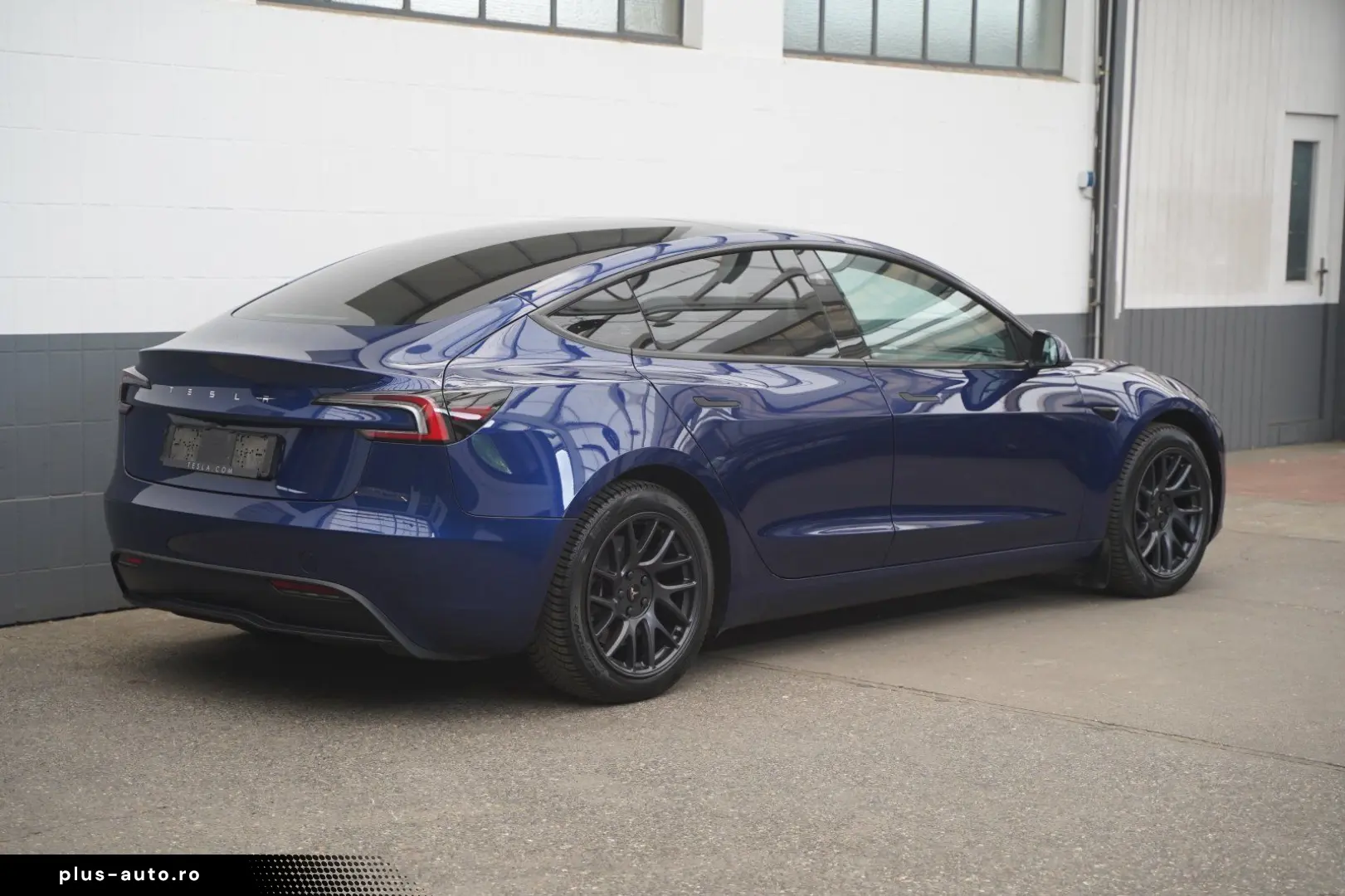 TESLA Model 3 Standard Range    Highland AHK