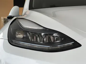 TESLA Model Y Premium Lang Range Allrad 581km 93%  AHK
