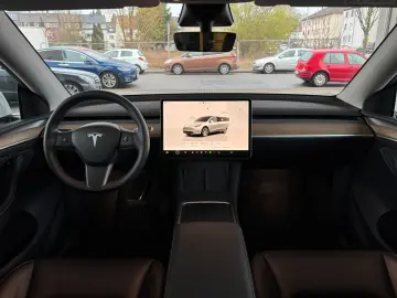 TESLA Model Y Premium Lang Range Allrad 581km 93%  AHK