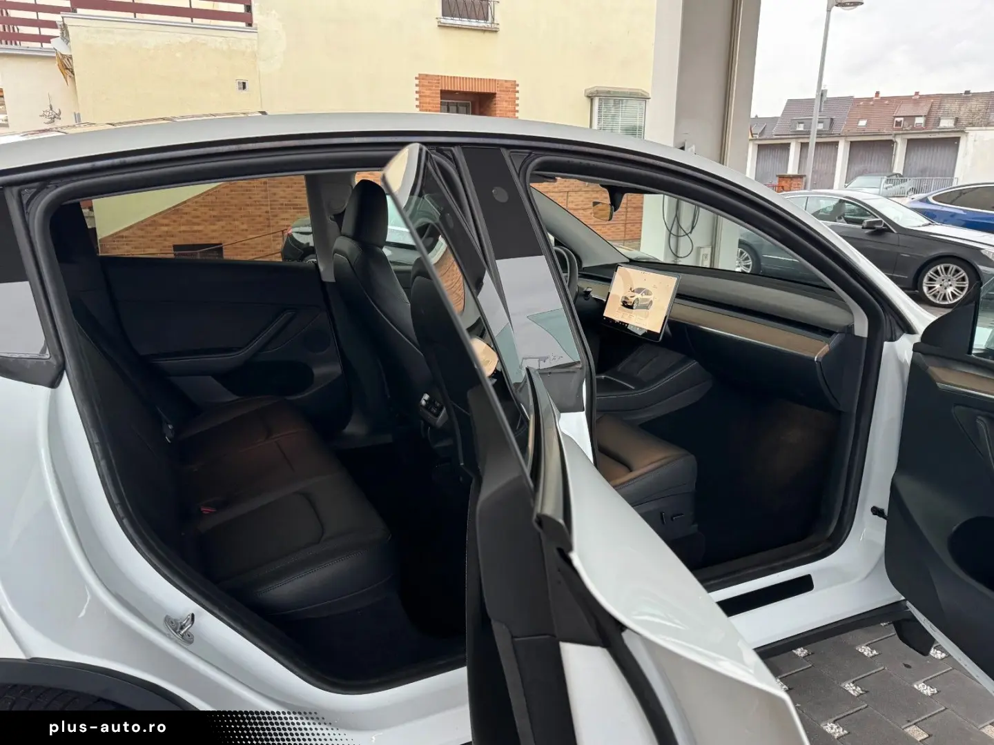 TESLA Model Y Premium Lang Range Allrad 581km 93%  AHK