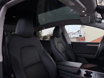 TESLA Model Y Premium Lang Range Allrad 581km 93%  AHK