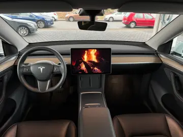 TESLA Model Y Premium Lang Range Allrad 581km 93%  AHK