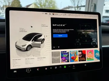 TESLA Model Y Premium Lang Range Allrad 581km 93%  AHK