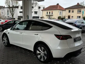 TESLA Model Y Premium Long Range Dual AWD 1.H SoH 92%