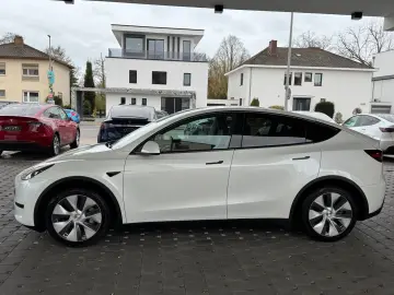 TESLA Model Y Premium Long Range Dual AWD 1.H SoH 92%