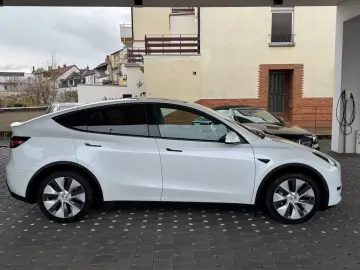 TESLA Model Y Premium Long Range Dual AWD 1.H SoH 92%
