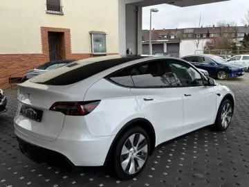 TESLA Model Y Premium Long Range Dual AWD 1.H SoH 92%