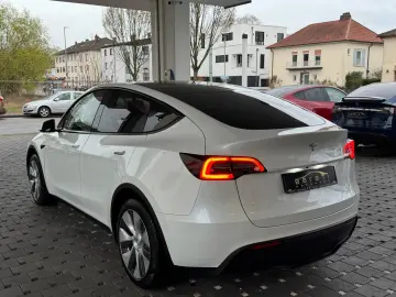 TESLA Model Y Premium Long Range Dual AWD 1.H SoH 92%