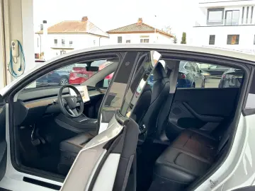 TESLA Model Y Premium Long Range Dual AWD 1.H SoH 92%