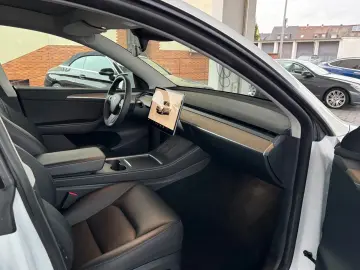 TESLA Model Y Premium Long Range Dual AWD 1.H SoH 92%