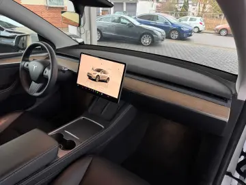 TESLA Model Y Premium Long Range Dual AWD 1.H SoH 92%