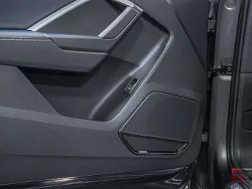 AUDI Q3 SB 40 TFSI Alpin Pano Cockpit  Sonos3D Towbar