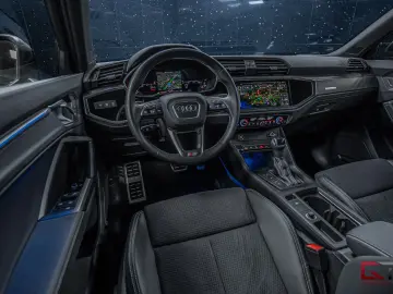 AUDI Q3 SB 40 TFSI Alpin Pano Cockpit  Sonos3D Towbar
