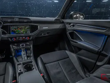 AUDI Q3 SB 40 TFSI Alpin Pano Cockpit  Sonos3D Towbar