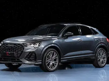AUDI Q3 SB 40 TFSI Alpin Pano Cockpit  Sonos3D Towbar