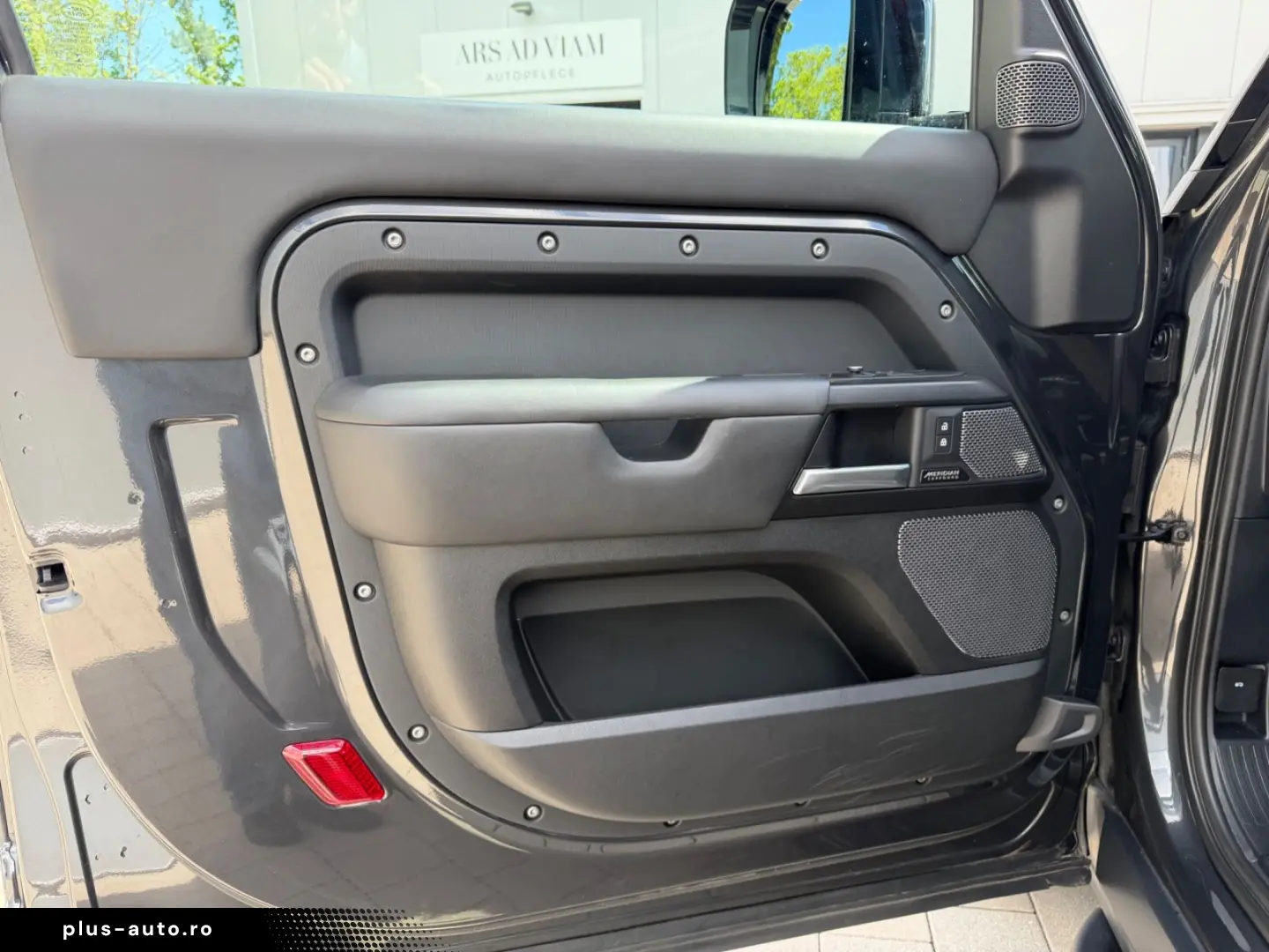 LAND ROVER Defender 90 V8 P525 Carpathian Edition