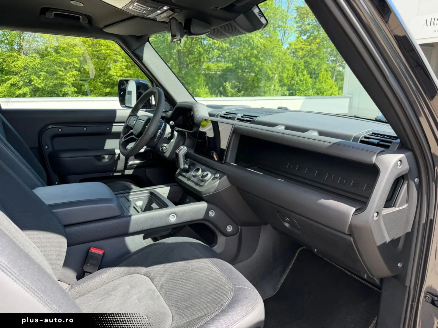 LAND ROVER Defender 90 V8 P525 Carpathian Edition