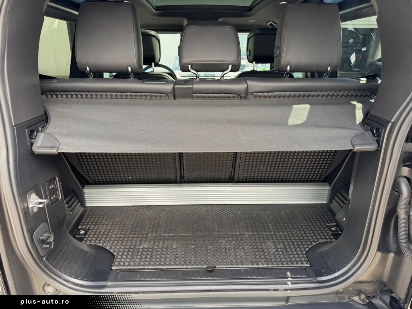 LAND ROVER Defender 90 V8 P525 Carpathian Edition