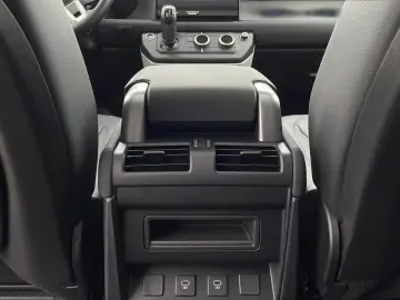 LAND ROVER Defender 110 D250 XS