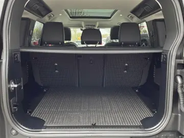 LAND ROVER Defender 110 D250 XS