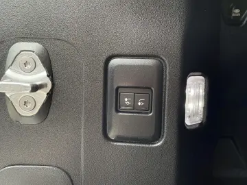 LAND ROVER Defender 110 D250 XS