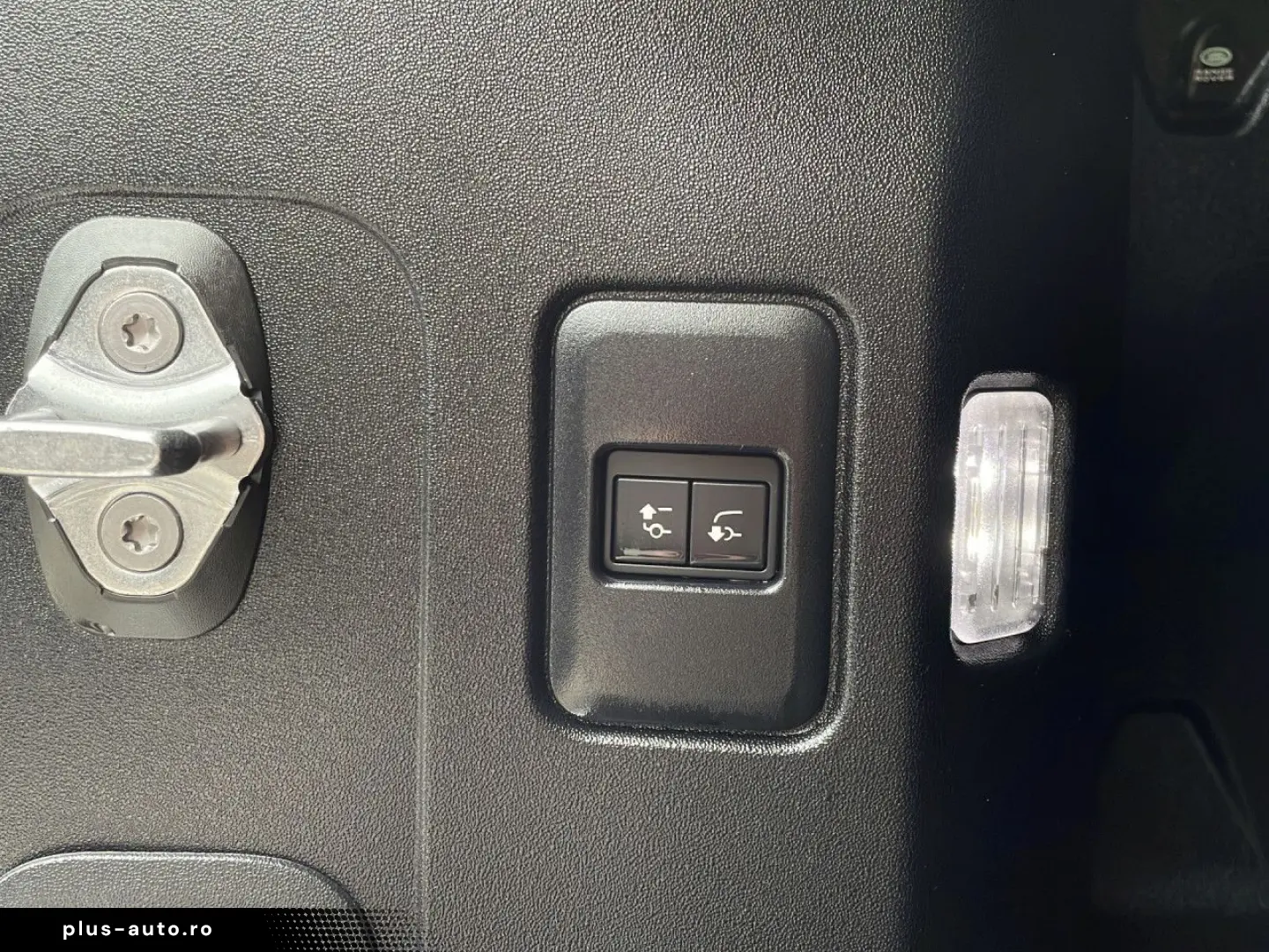 LAND ROVER Defender 110 D250 XS