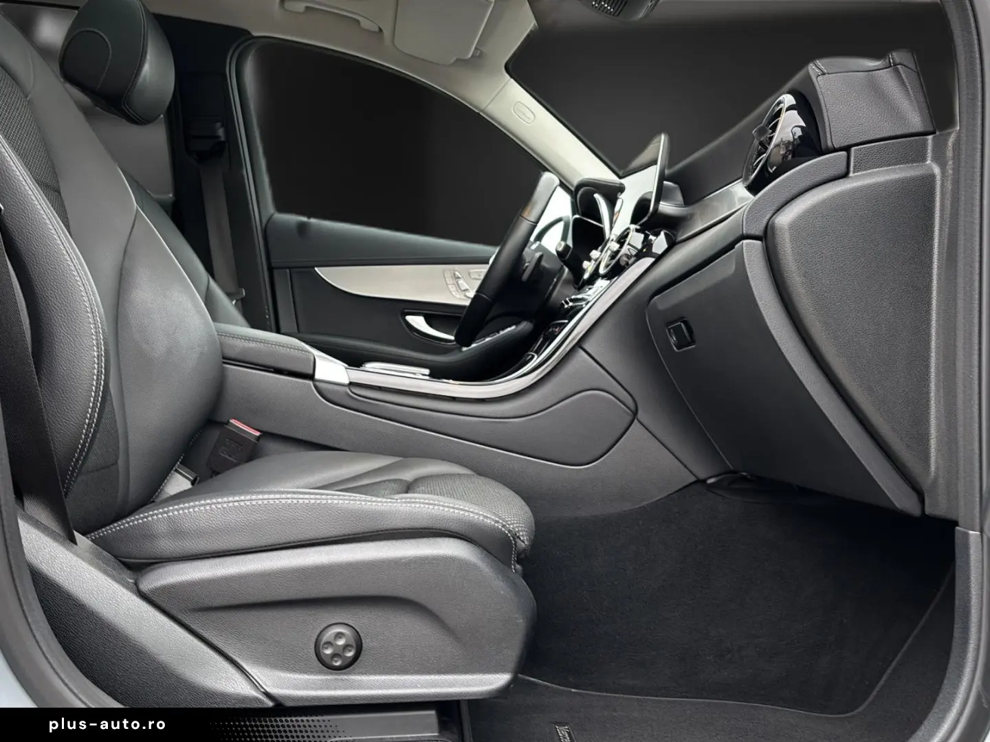 MERCEDES-BENZ GLC 300 e Pano Distro DigTacho Kamera &hellip;