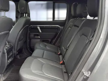 LAND ROVER Defender 110 D200 X-Dynamic