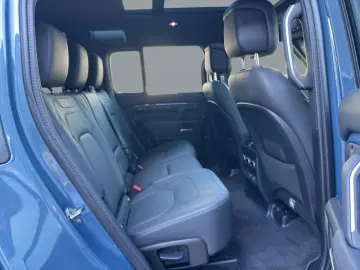 LAND ROVER Defender 110 D300 X-DYNAMIC SE