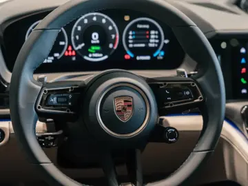 Porsche Panamera 4 E-Hybrid Burmester
