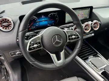 MERCEDES-BENZ EQA 350 4M Electric Art Pano AHK HUD M…