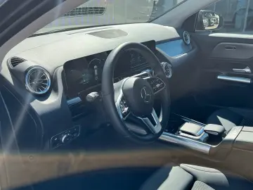 MERCEDES-BENZ EQA 250 Progressive