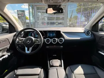 MERCEDES-BENZ EQA 250 Progressive