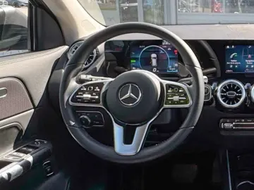 MERCEDES-BENZ EQA 250 Progressive