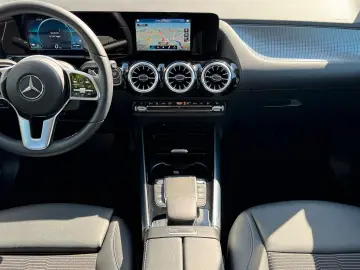 MERCEDES-BENZ EQA 250 Progressive