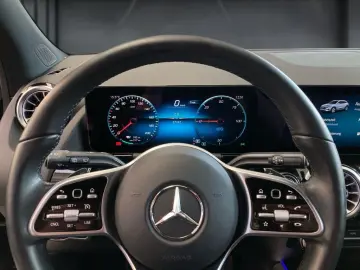 MERCEDES-BENZ EQA 250 MBUX Progressive Ambiente CarP…