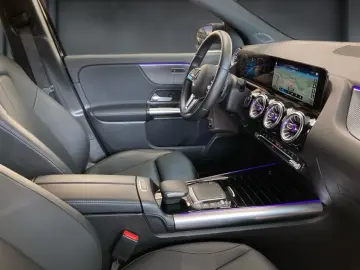 MERCEDES-BENZ EQA 250 MBUX Progressive Ambiente CarP…